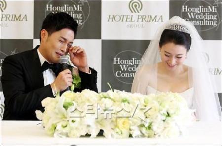 Pregnant Korean Bride