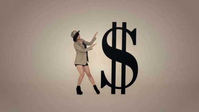 Min Ponders her Money