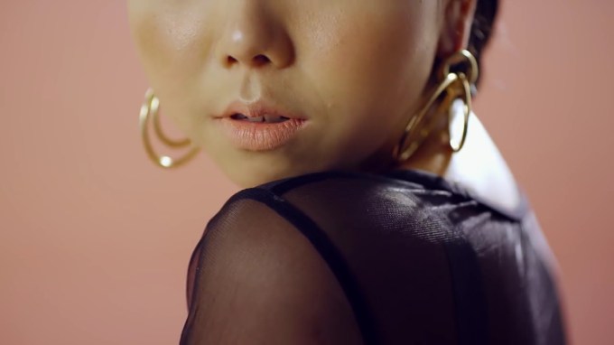 %ec%84%a0%ec%9a%b0%ec%a0%95%ec%95%84-sunwoo-jung-a-%eb%b4%84%ec%b2%98%eb%85%80-spring-girls-mv-0-01